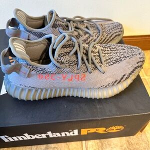 Yeezy beluga v2 size 8